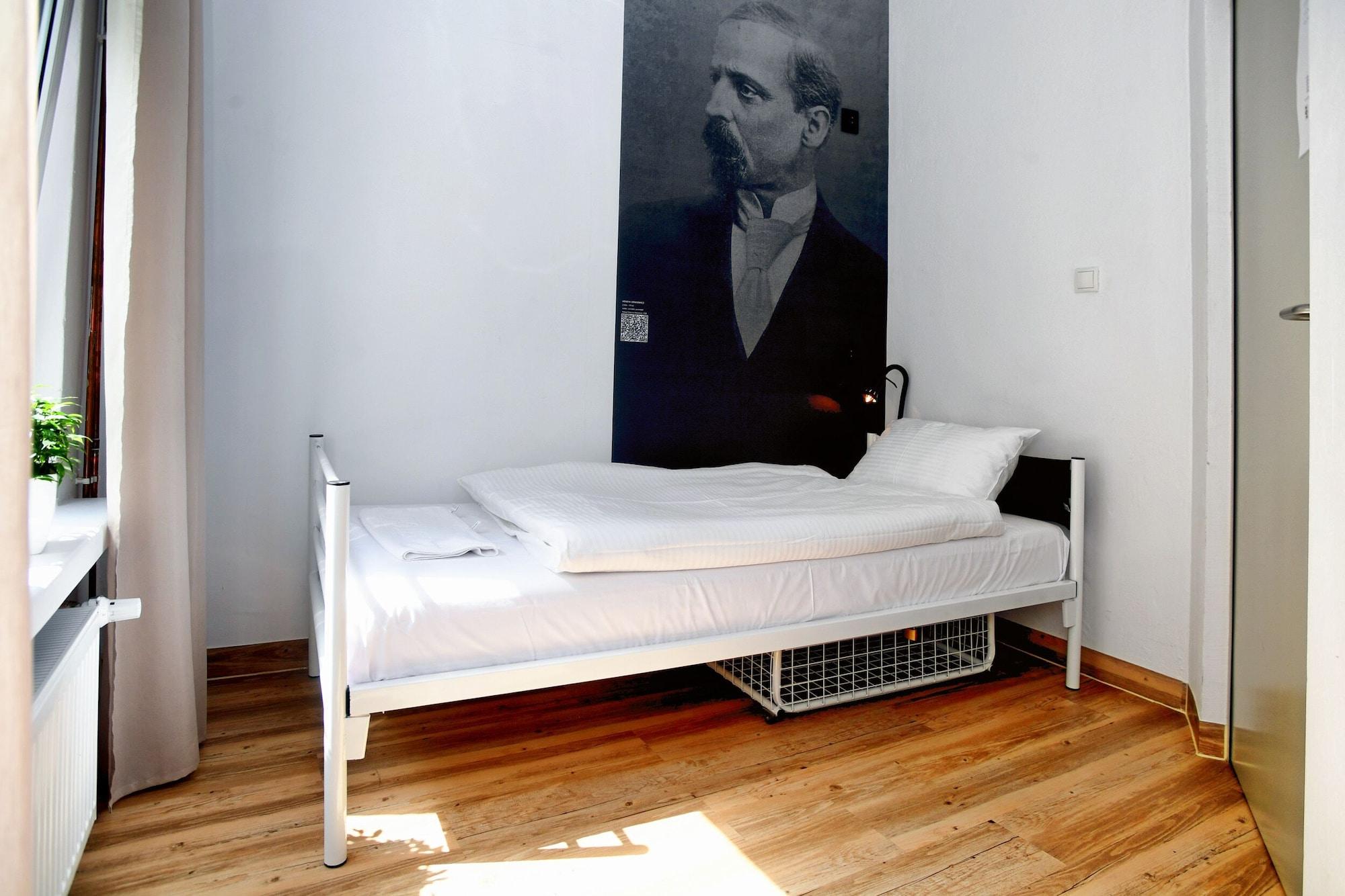 Hostal Centrum Private & Dorms *
