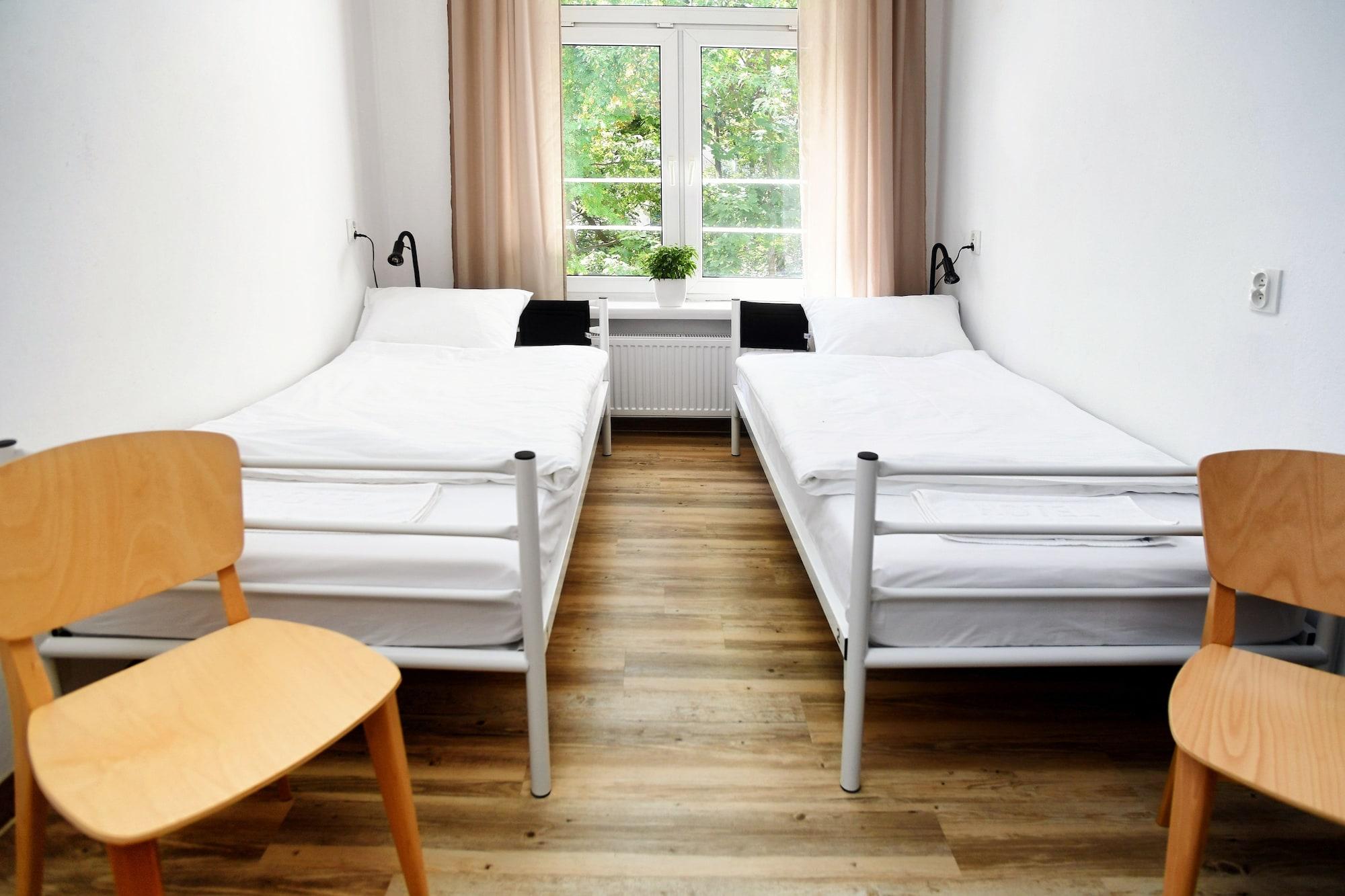 Centrum Private & Dorms Hostal *