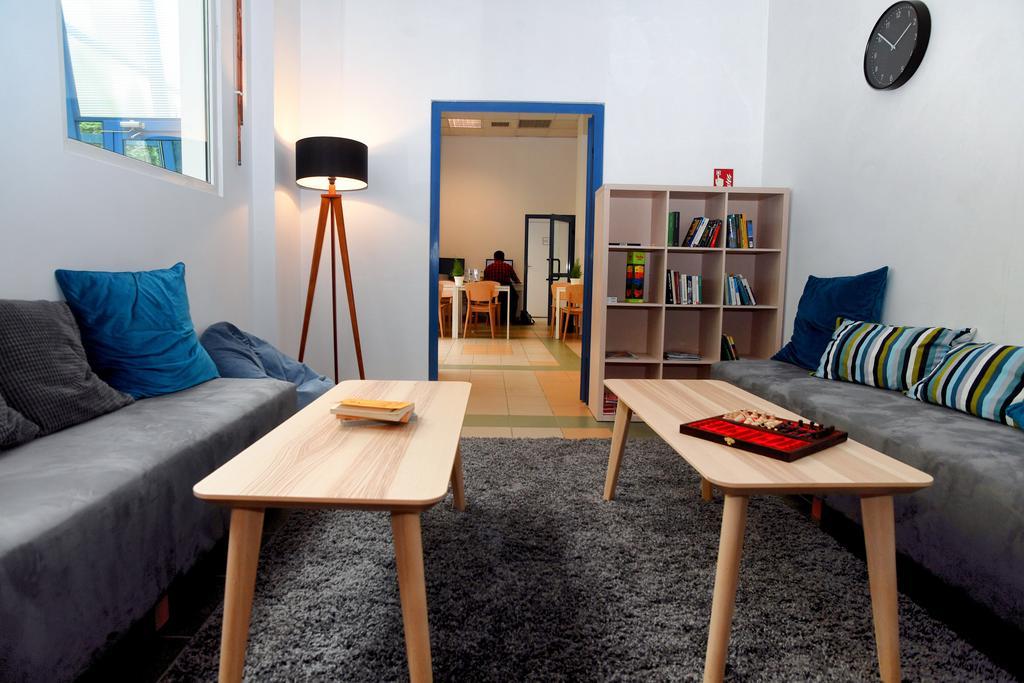 Centrum Private & Dorms Hostal Varsovia